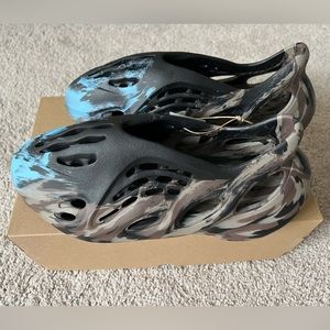 Yeezy Foam Runner in MX Cinder - Size 11 - DS